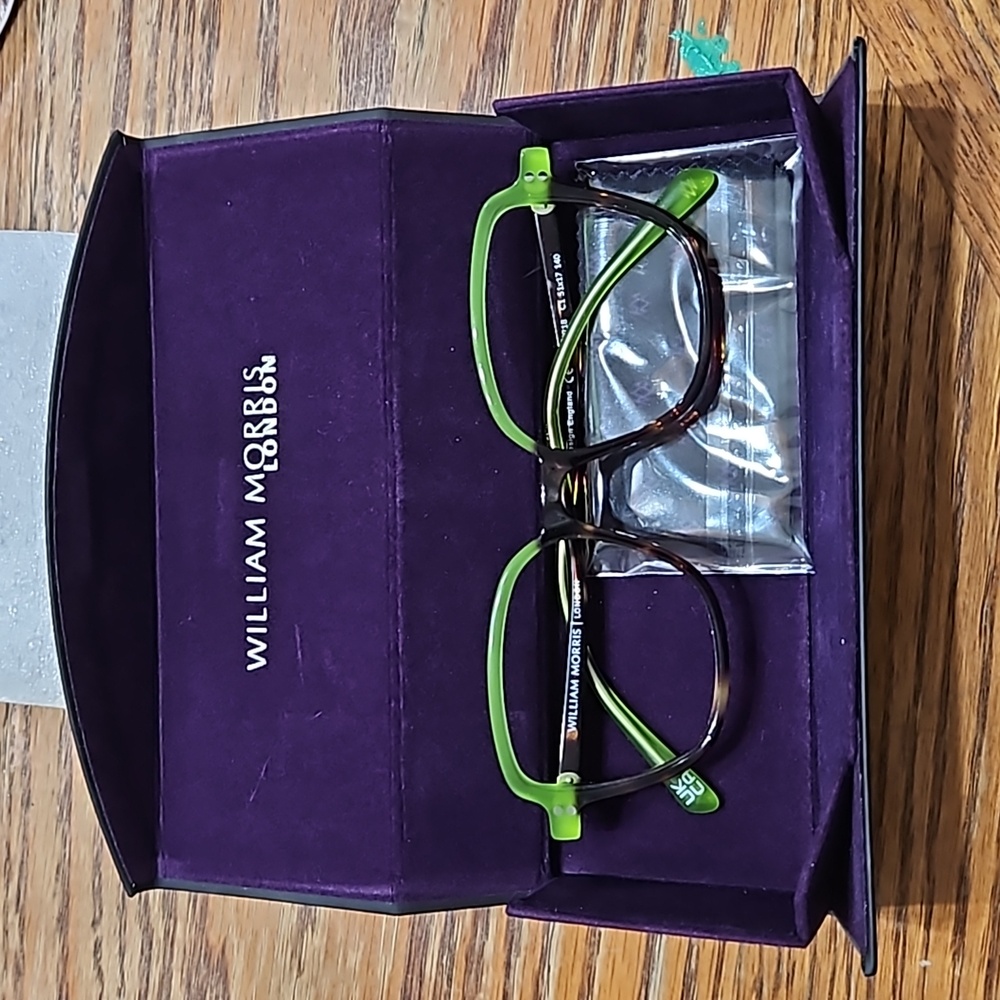 William Morris eyeglass frame style LN50218 Color 1 green/tortoise size51-17-140